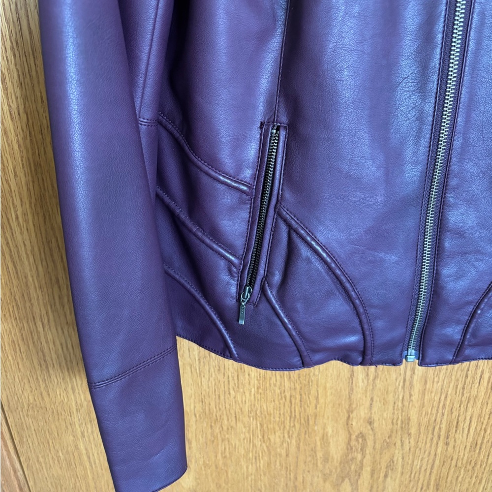 Tribal Purple Leather Jacket with Sporty Design and Fitted Silhouette - Picture 3 of 5
